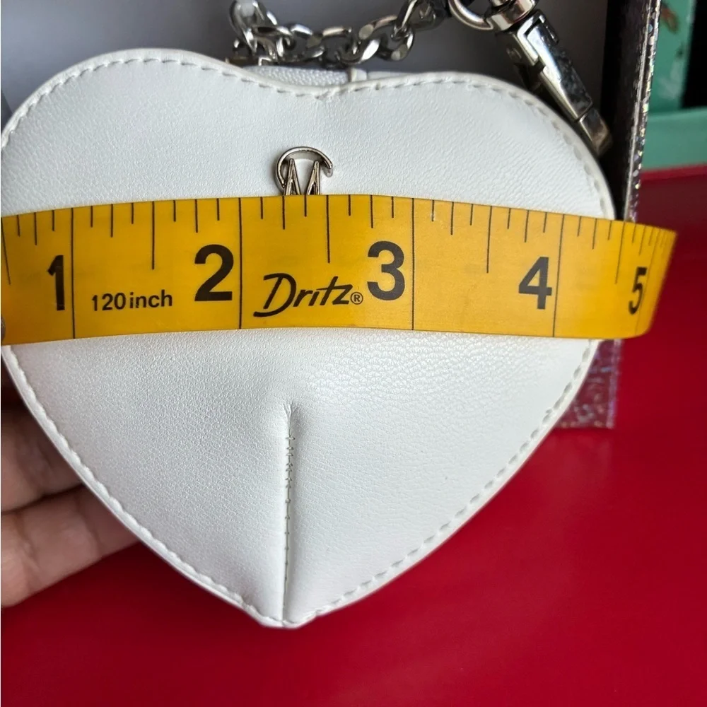 Steve Madden Cream Heart Key Holder
